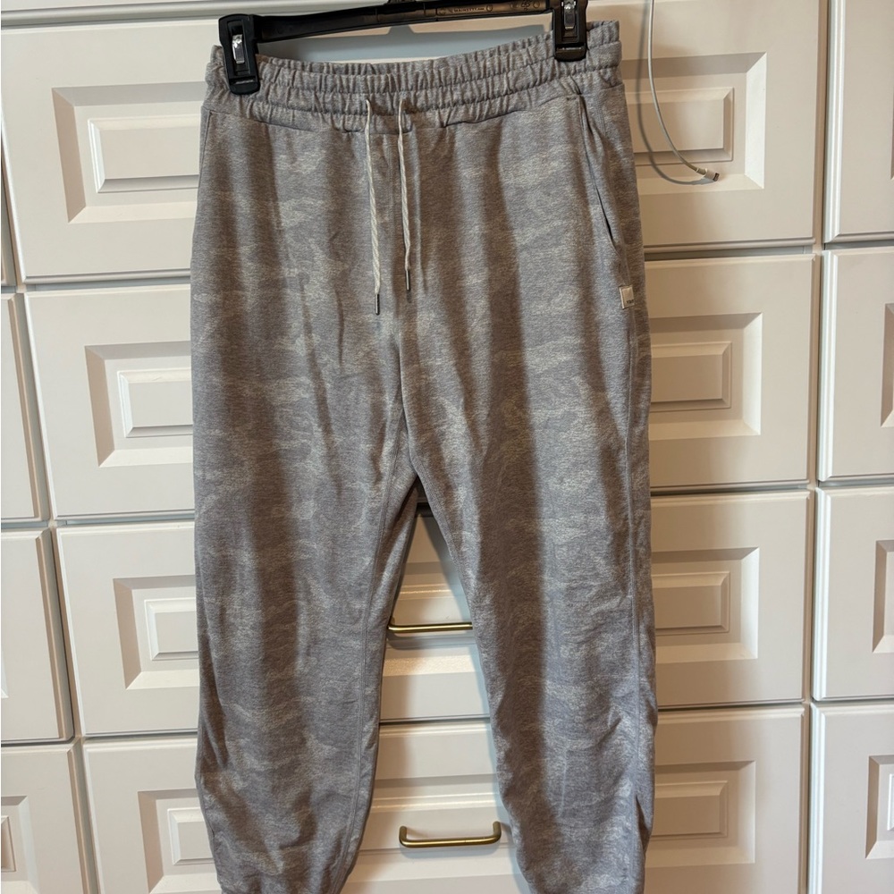 Vuori Light Gray Women’s  Jogger Sweatpants